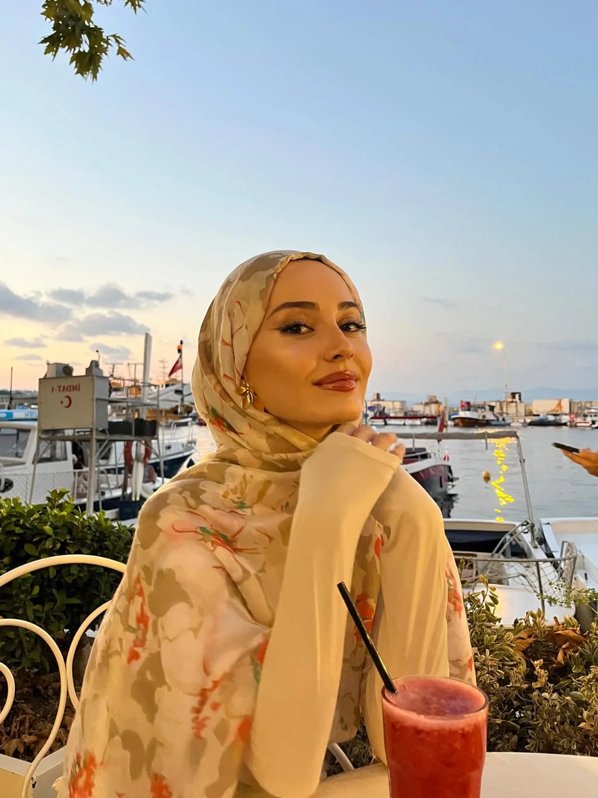 Esra - Bahçelievler Escort